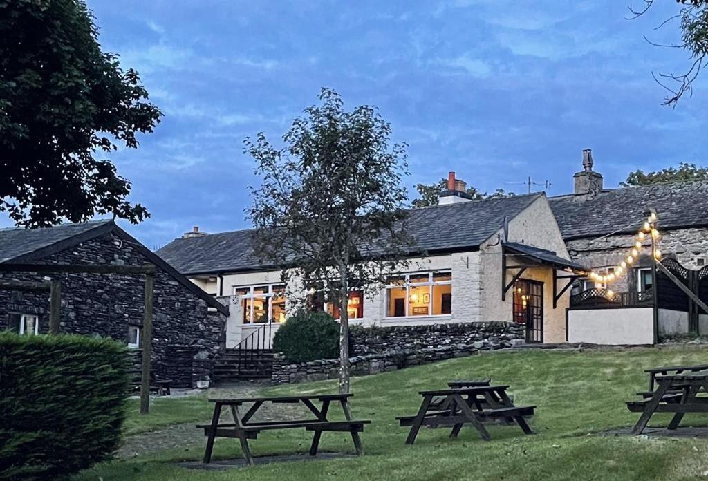 Cross Keys Inn Tebay  Exteriér fotografie